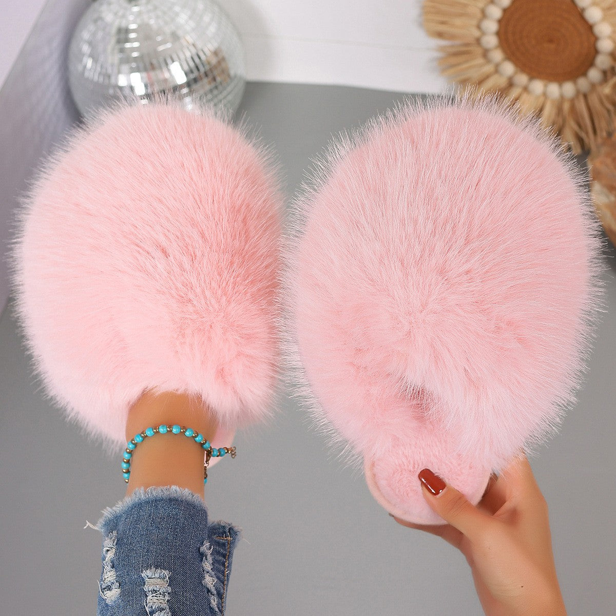 Solid-color fluffy big slippers