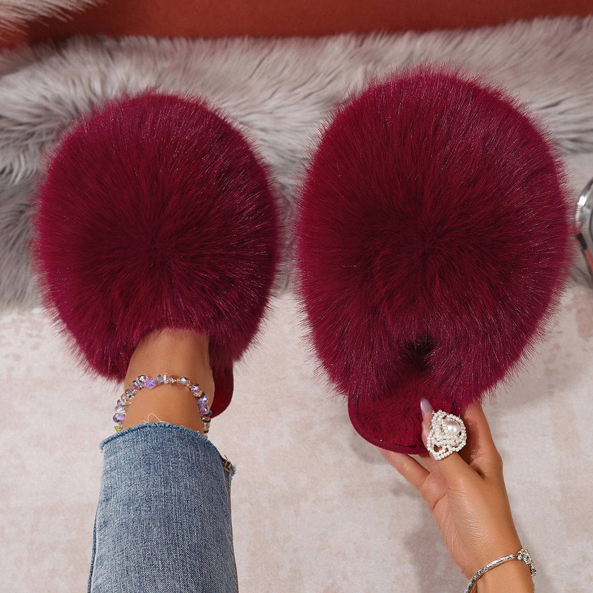 Solid-color fluffy big slippers