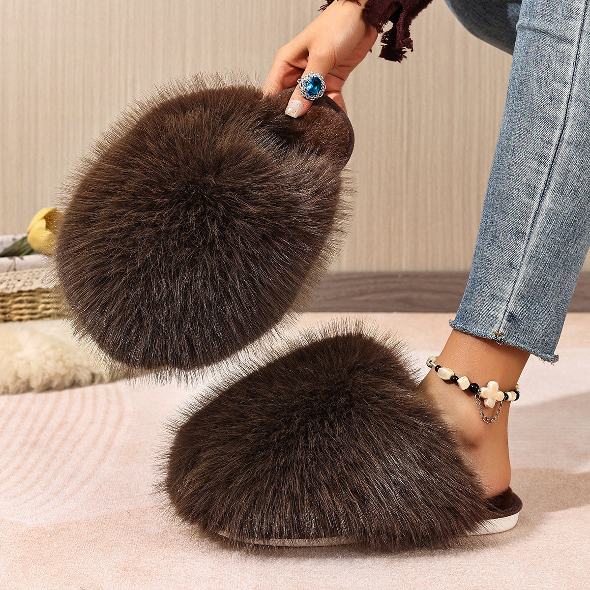 Solid-color fluffy big slippers