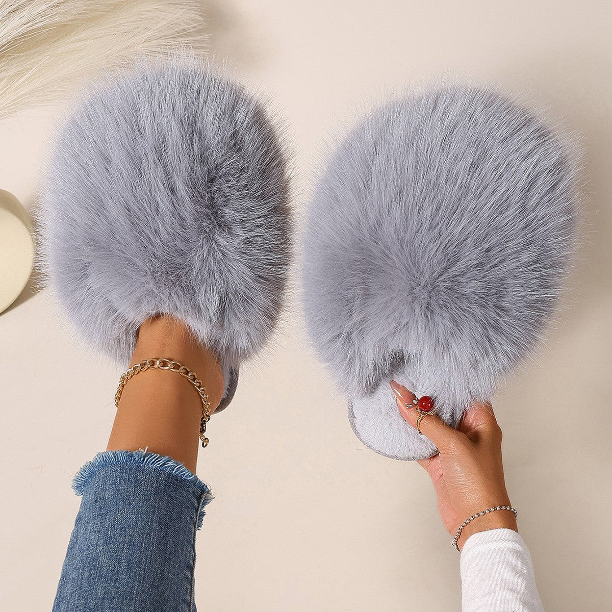 Solid-color fluffy big slippers
